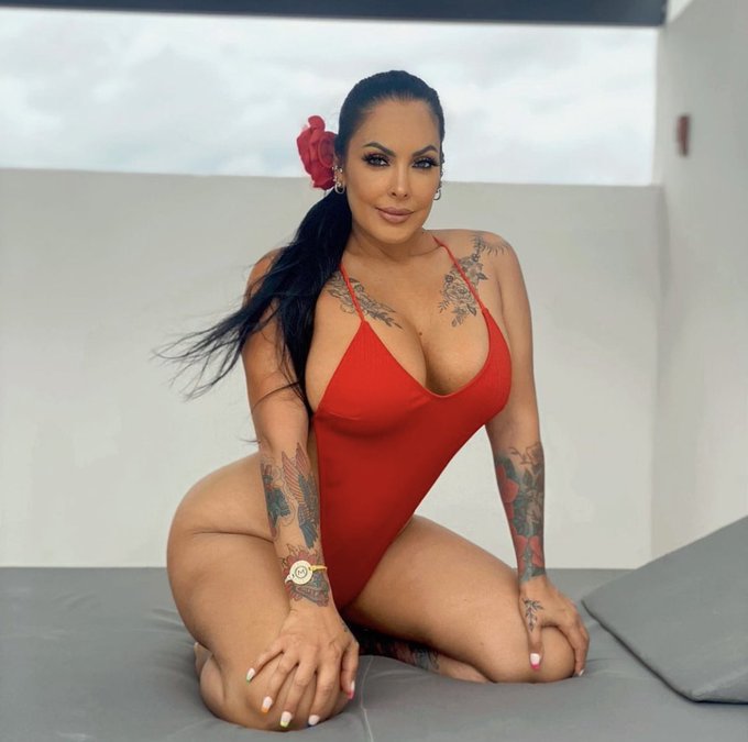 Happy Sunday! ❤️  https://t.co/0upE6FibgN https://t.co/Xh4uriDUNv