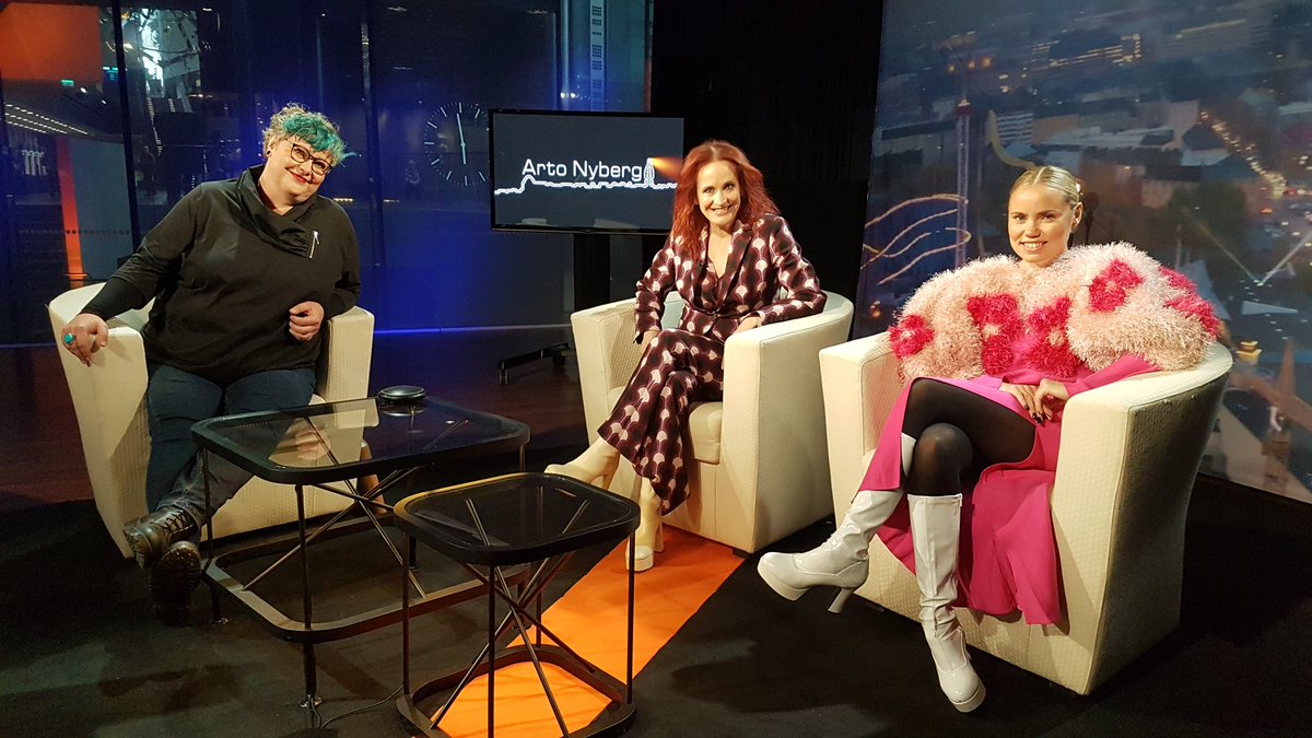 LAkimof's tweet photo. @ArtoNyberg suora 1845 @YleTV1 : @maijavilkkumaa , Sara Melleri ja @RaisaOmaheimo https://t.co/dy2NiJ6Uhr