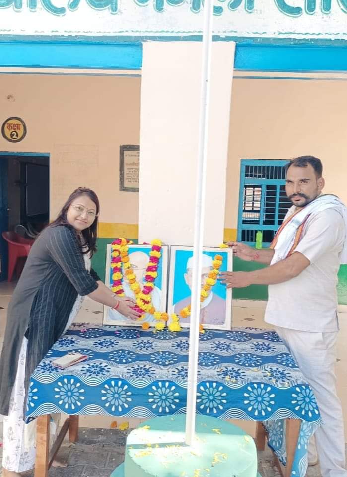 dprokiran's tweet photo. "मेरा धर्म सत्य और अहिंसा पर आधारित है
सत्य मेरा ईश्वर है, अहिंसा उसे पाने का साधन"
गांधी जयंती की शुभकामनाएं ।।
#CMYogi #स्वच्छभारतअभियान #आजादी_का_अमृत_महोत्सव #dpro_kiranchaudhary https://t.co/xb2v6zrrai