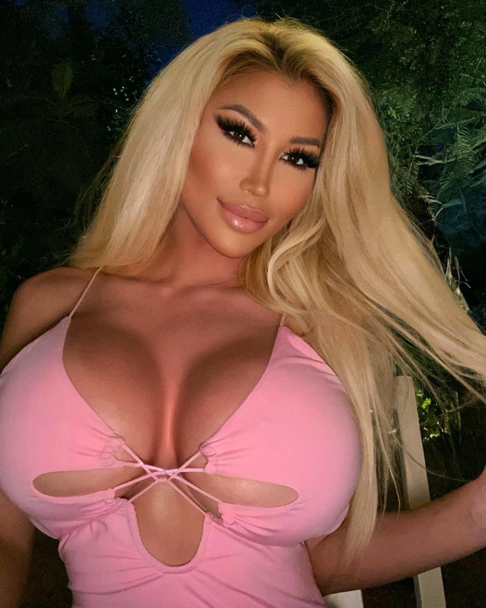 Monica Monroe on Twitter "Pink is my favorite color 🌸🎀 What’s yours?"