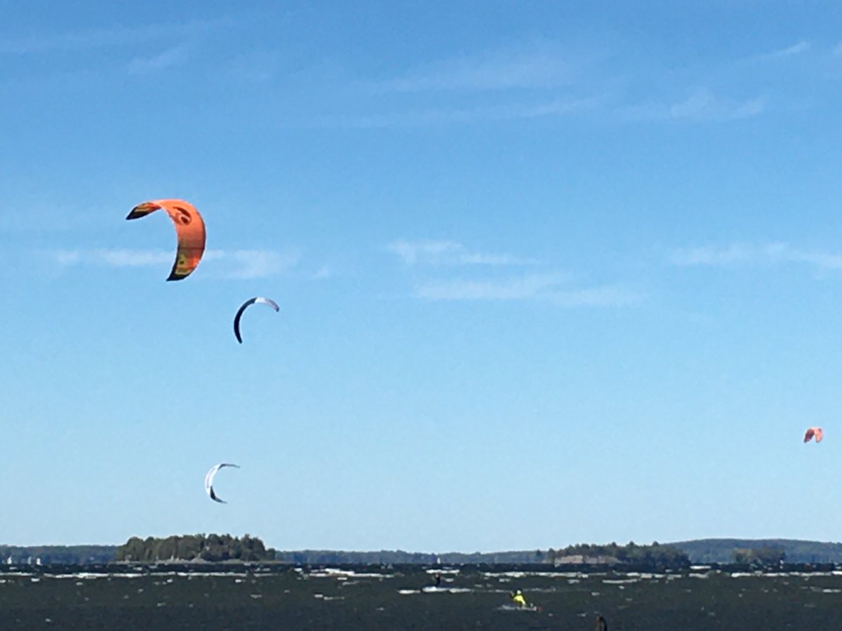 JaymeMcKenna's tweet photo. #KiteSurfing #LakeChamplain #LooksLikeFun 

Happy Weekend, Everyone ❤️ https://t.co/PsKNv2i3xx