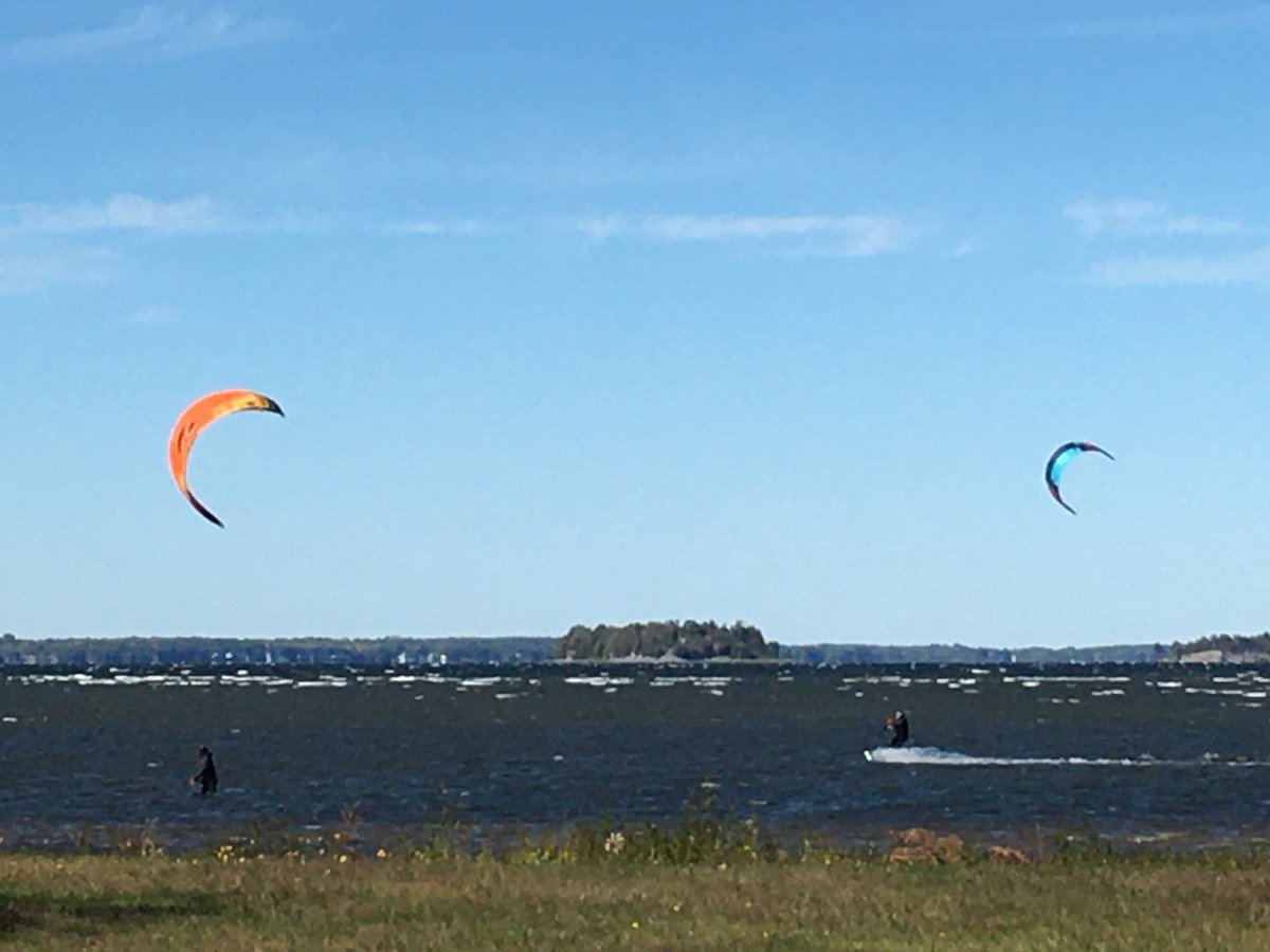 JaymeMcKenna's tweet photo. #KiteSurfing #LakeChamplain #LooksLikeFun 

Happy Weekend, Everyone ❤️ https://t.co/PsKNv2i3xx
