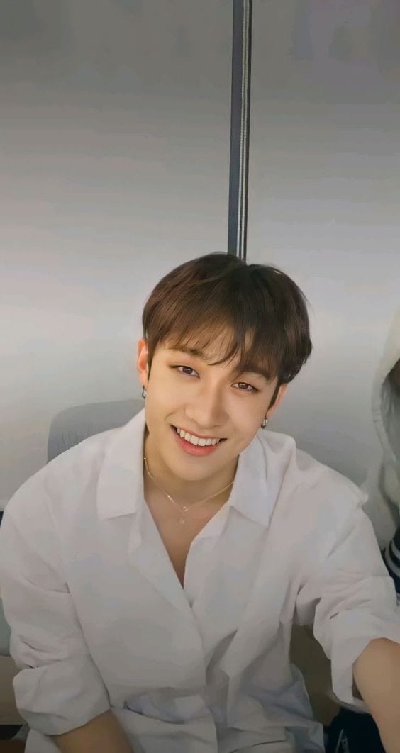 ChoiSansFlower's tweet photo. Hapoy birthday to the love of my life ❤❤❤
Best leader ever
#HappyBangChanDay 💜
#weatheringwithchan https://t.co/MZDNzz3fwE