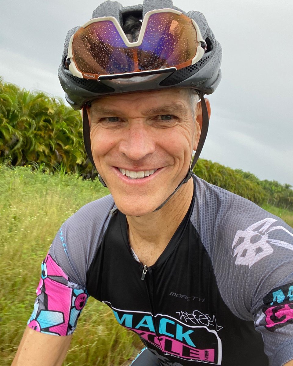 aciperski's tweet photo. October showers leads to 🌸power 🚴 Training block for Miami Man begins 🗓 #miamimantriathlon #mackcyclist #mackcycle #triathlontraining #southfloridatriathletes #teamnuun #ctsathlete https://t.co/hSshhms2MP