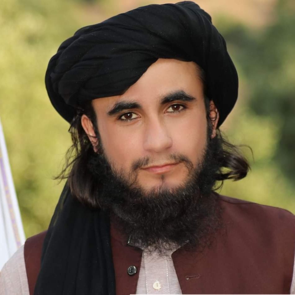 SatarWazir's tweet photo. غــم دې رانـــه ســمـه غـیژ چـاپــیـره ده
وه یـــاره! خـــبـــره لـــه زغــــم تېره ده https://t.co/Dh2GSBjjH6