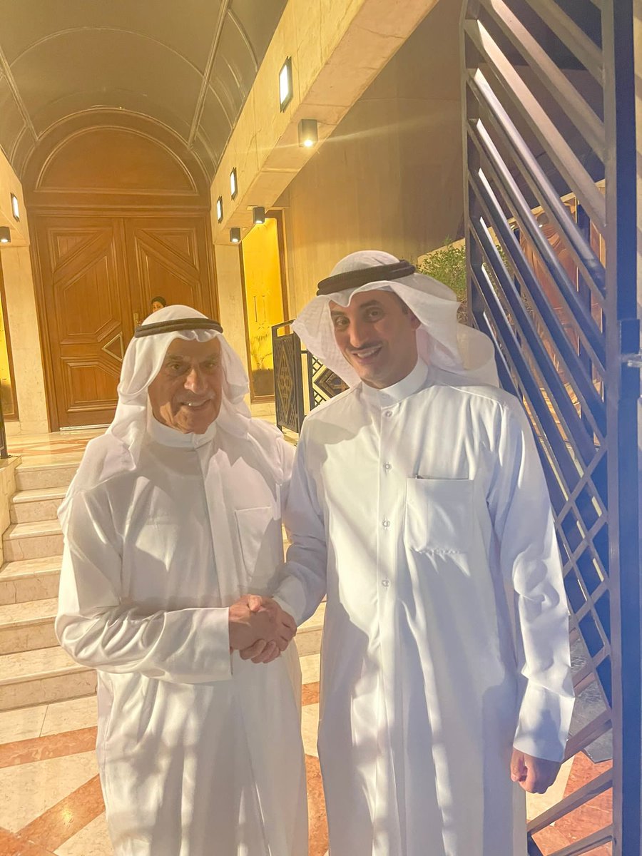 الرئيس أحمد عبدالعزيز السعدون والنائب خالد الطمار العميرة يتبادلان التهنئة بمناسبة وصولهما لمجلس الأمة

نسأل الله أن يوفقهما لما فيه خير للكويت