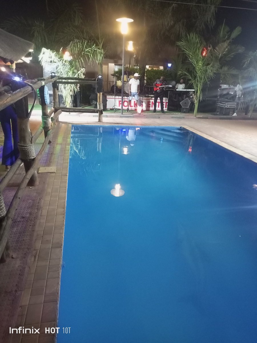 Bright1405121's tweet photo. Ending the day with some live music https://t.co/rs3BP077H6