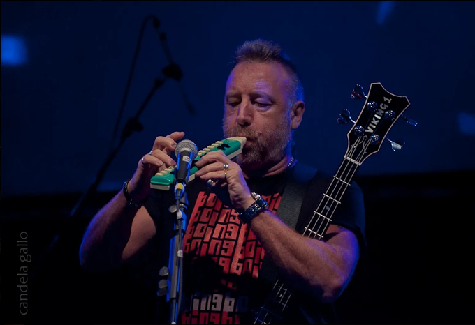 Peter Hook and The Light OTD 2013: Centro Cultural Amanda, Santiago, Chile
Photo: (C) @candelagalloph
tinyurl.com/y45a3rl2