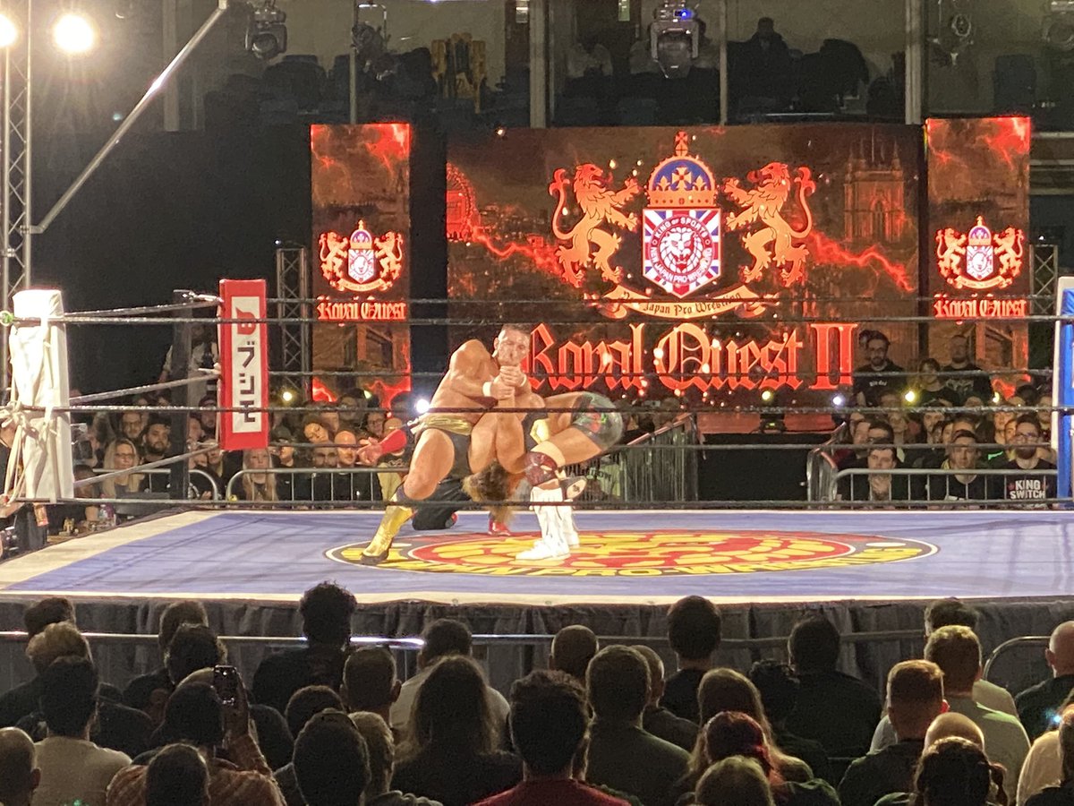 SlamJamShow's tweet photo. It’s main event time here at #royalquest2 #RoyalQuest #njpw #zacksabrejr #naigo Great show from start to end! @njpwglobal https://t.co/e4mIVdW06U