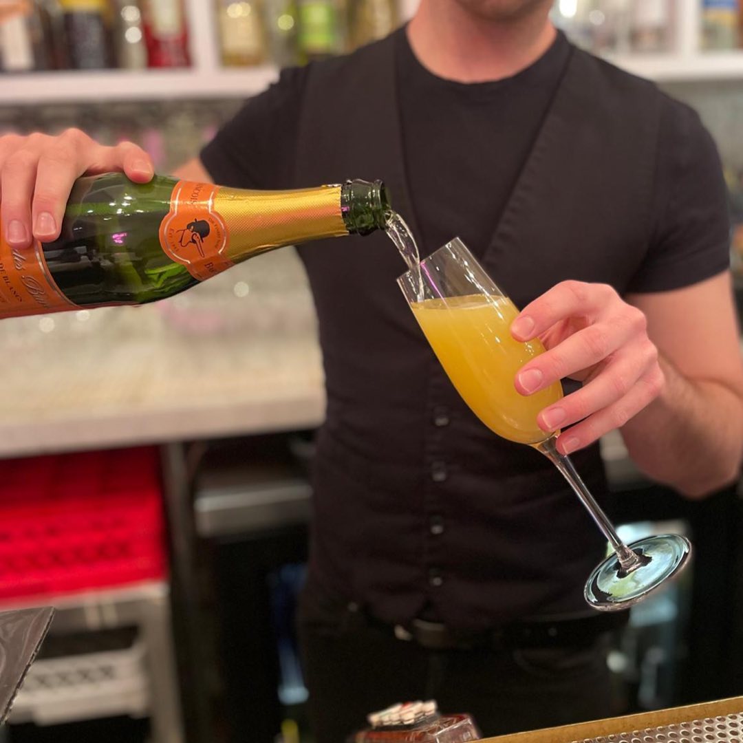 TimesSquareNYC's tweet photo. @huntandfishnyc A pitcher perfect moment 🍻 At P.S. Kitchen, mention #CurtainUpBWay to get a buy one, get one free beer or wine 🍷 Check it out on 48th Street in #TimesSquare 🌟

#curtainup #BroadwayFans #restaurantdeals #pskitchen https://t.co/4gSAzwtfjH