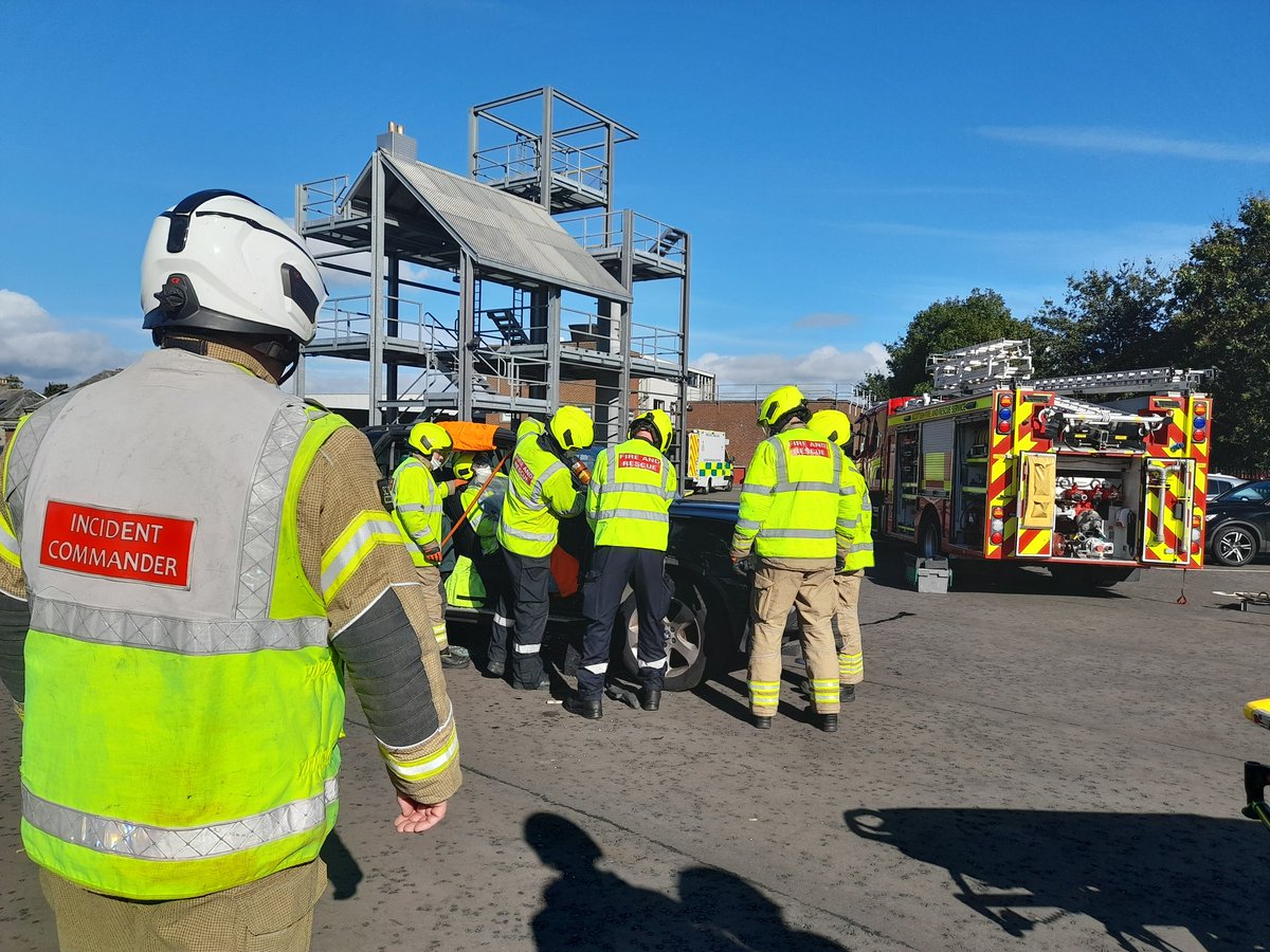 ClaireR30751561's tweet photo. Fantastic to see services training together today. Great learning opportunity...thank you 👏 🤩
#workingtogethertosavelives
#RTCtrauma
#collaborativelearning
#jawsoflife https://t.co/TAUeb5qhhz