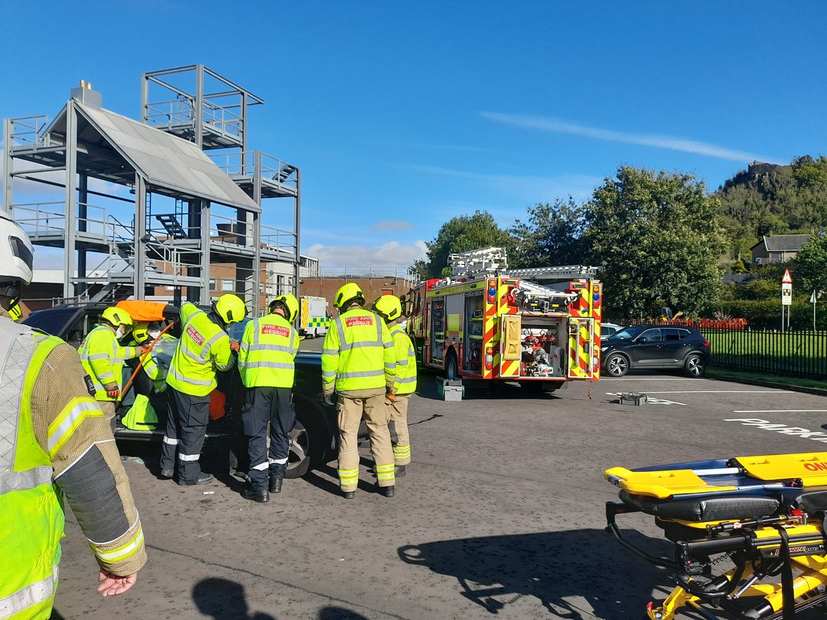 ClaireR30751561's tweet photo. Fantastic to see services training together today. Great learning opportunity...thank you 👏 🤩
#workingtogethertosavelives
#RTCtrauma
#collaborativelearning
#jawsoflife https://t.co/TAUeb5qhhz