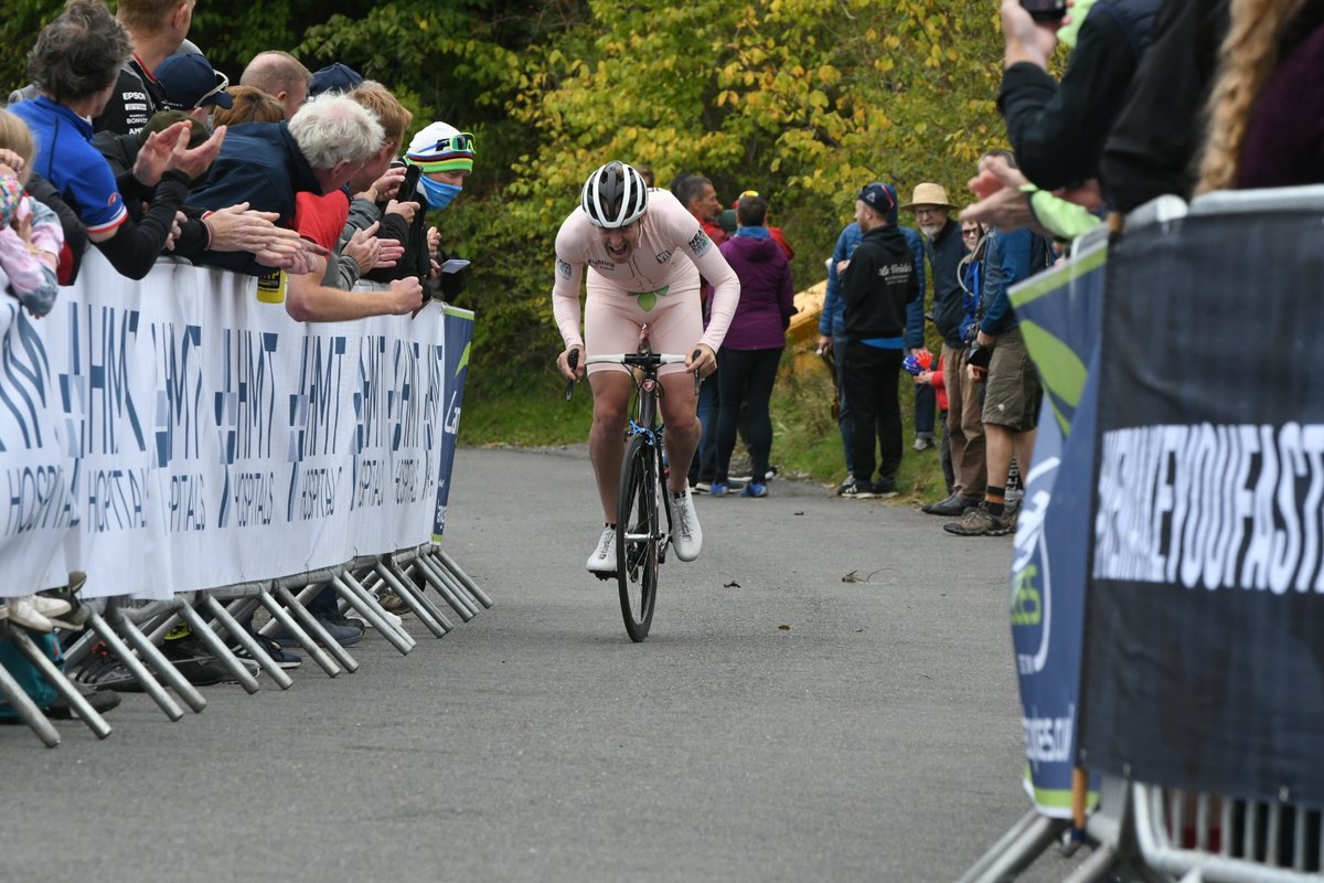 VeloUK's tweet photo. A memorable outfit from @100Climbs Simon Warren at @monsalhillclimb today ;-) https://t.co/PUT9fJ1QJl