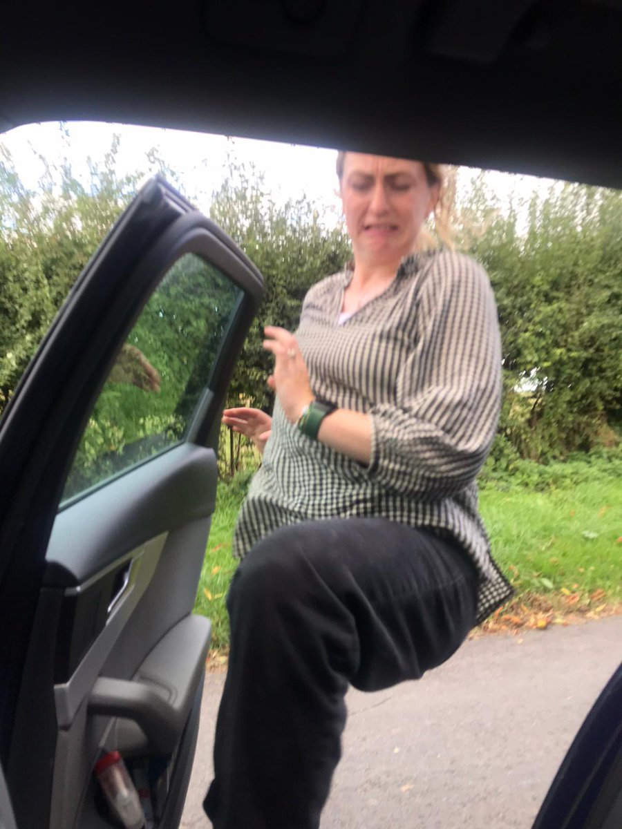 mlliei's tweet photo. A short story: mum told me to get the pheasant in the car because she thought it was tame https://t.co/qkMf8PwMPH