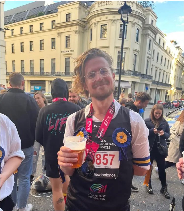 Huge congratulations to @BenMossFolk and Simon “Doom Bar Kid” Matthew for, respectively, dancing (6h17m) and running (6h12m) the London Marathon today! Utterly glorious!