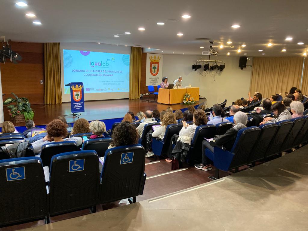 GDR_GUADIX's tweet photo. El GDR de Guadix y la Federación Sulayr participan en la Jornada Final del proyecto #IGUALAB presentando su proyecto de «podcast» y ficciones sonoras.

Lee la información completa en nuestra página web: https://t.co/XqW2PwvHrG https://t.co/Xg0taTmGH7