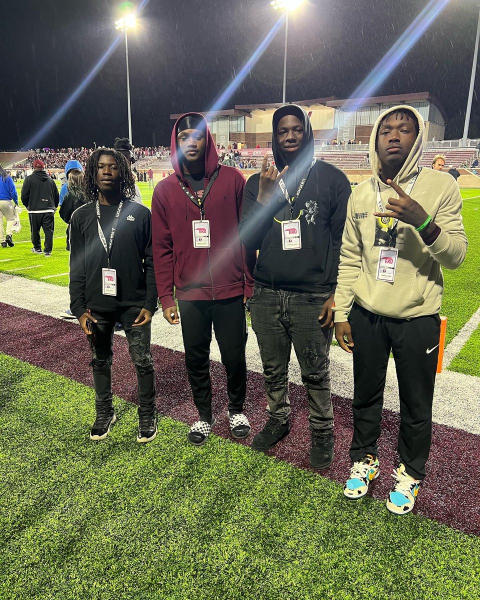 DossdragonsFB's tweet photo. Eku visit for the dragons @hollywoodshaww @Ter1us__ @JameazeHjr @JerryKpehe2 appreciate   @EKUSports @EKUFootball  for the visit!! 🐉 #dragonpride #dosshighschool https://t.co/3GuP2qrG5I