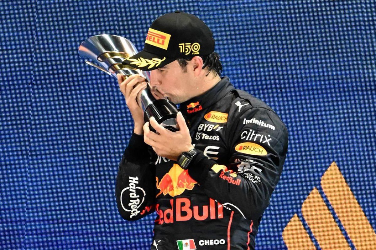 Siempre es motivo de orgullo ver a un mexicano triunfar en el Mundo. Muchas felicidades Sergio Pérez <a href="/SChecoPerez/">Sergio Pérez</a> por haber puesto una vez más el nombre de México 🇲🇽 en alto al ganar el Gran Premio de Singapur 🏆. 

¡Enhorabuena!
