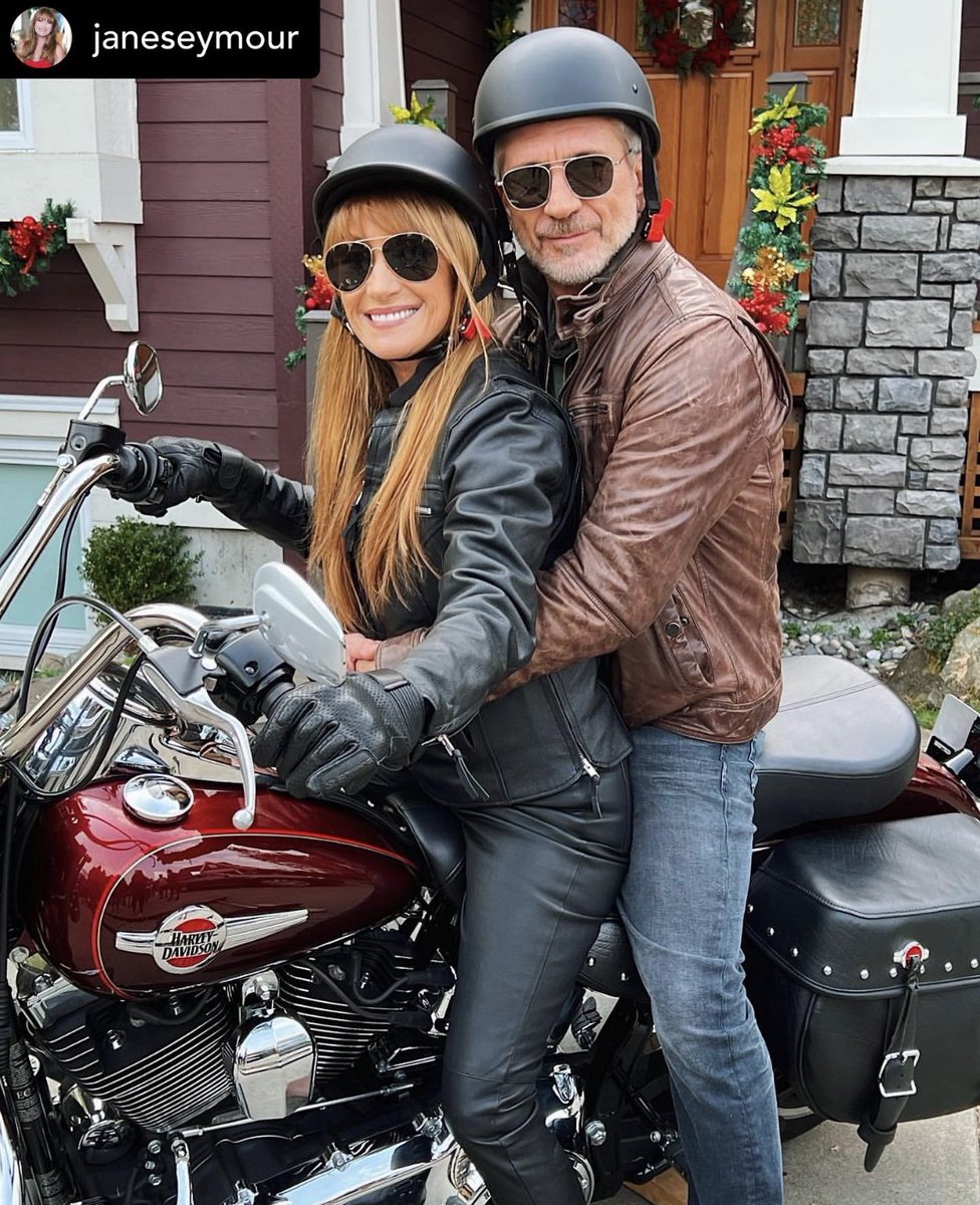 From the set of Lifetime’s A Christmas Spark!  #janeseymour #joelando #christmas #movie