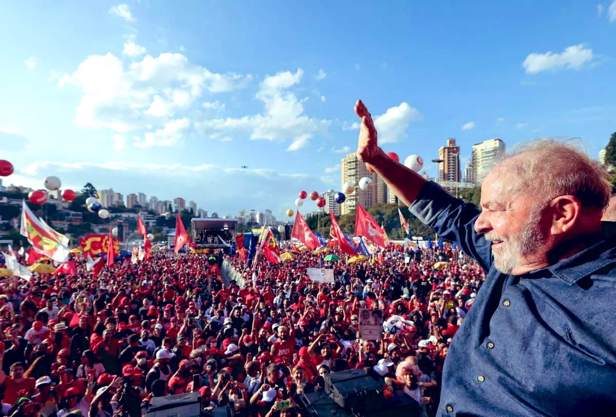 Good luck to my friend and comrade <a href="/LulaOficial/">Lula</a> for tonight’s election in Brasil.

Your campaign breathes fresh hope into the global struggle for democracy, equality and humanity.

A victory for Lula will be a victory for us all. Viva Brasil! Viva Lula!
