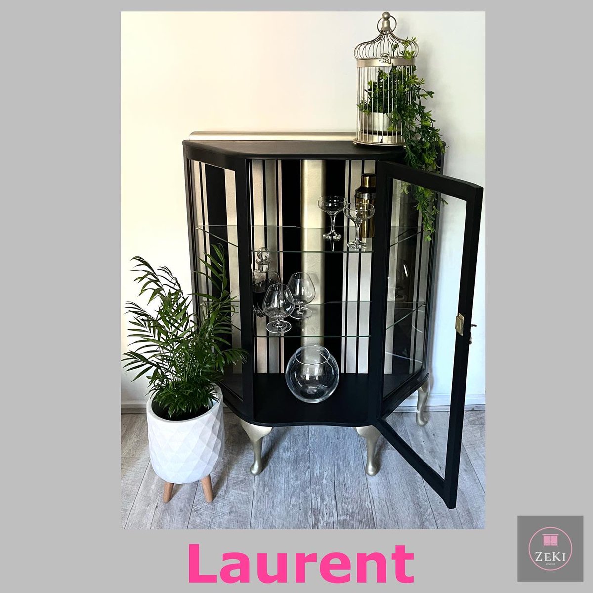 zekistudios's tweet photo. Look at Laurent … vintage drinks cabinet … champagne gold and black … perfect now ready for Christmas … https://t.co/qpgZZbr94C #fabulous #furniture #drinks #cocktails https://t.co/R9k0B7n8Zo