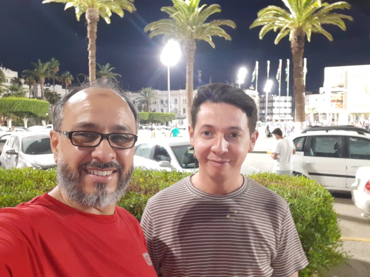 اكملنا 10 كيلو مشي🏃🏃  أحرقنا خلالها 900 سعره حرارية.
We 🔥 🔥  900 calories,  in 10 kilometers this evening. 💪💪