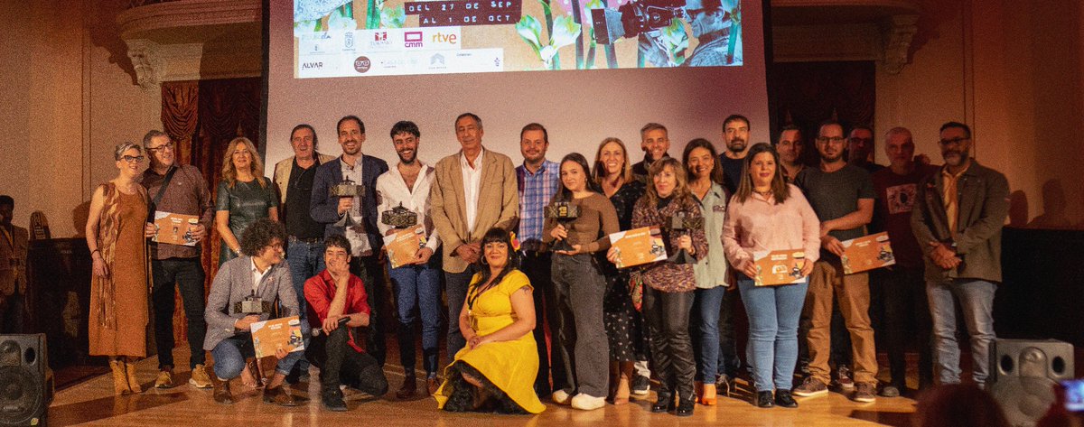 casadelcinecr's tweet photo. Muy orgullosos de los #AlumnosEMCACR, que han recibido el preciado Premio del Público en @fecicam_oficial con #CombrayFilm.
¡Enhorabuena! 💙
📸 @JosseMAV00
#FECICAM #FECICAM13 #FestivalDeCineEspañolEmergente 
#CasaDelCineCR #Cine #Audiovisuales #CiudadReal #CR https://t.co/vzmYqL1Gsw