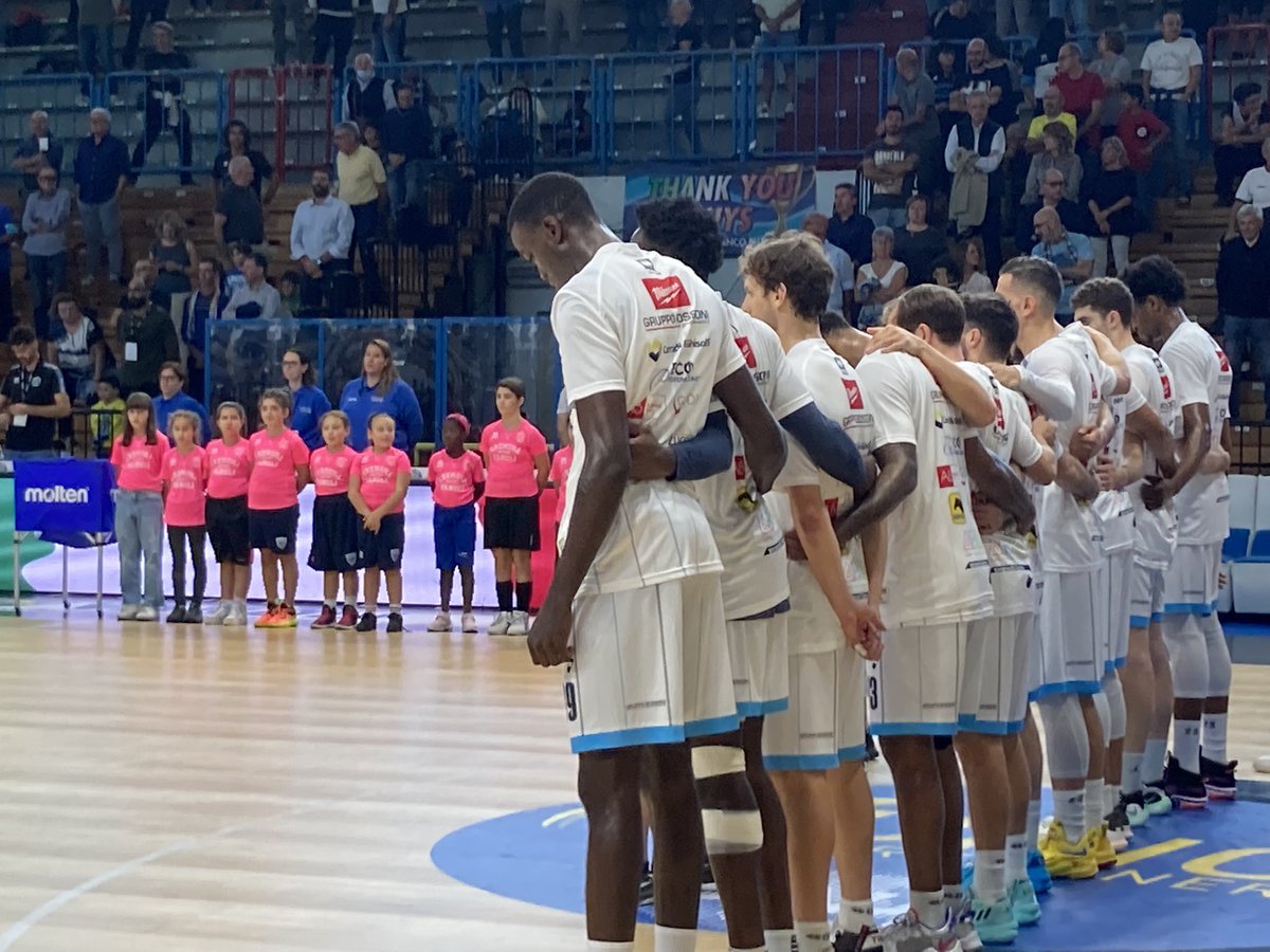 PrincyAle7's tweet photo. Spiace per Piacenza.🤪😂
Buona la prima. #vanolibasket https://t.co/b1Iav5yQxL