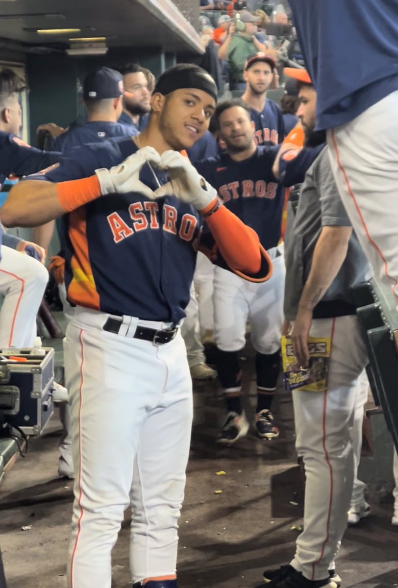 Jeremy Peña gets a hold of one. 2-0, Astros. His 21st.