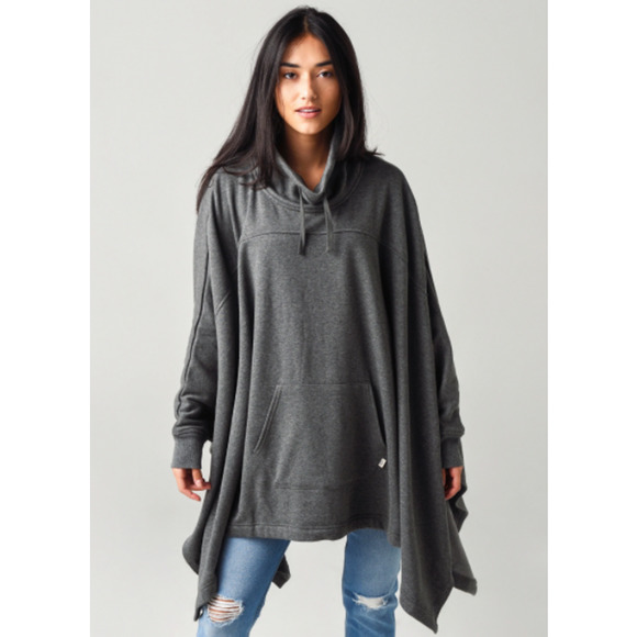 AOBAnne's tweet photo. So good I had to share! Check out all the items I'm loving on @Poshmarkapp from @Midwest_Thredz #poshmark #fashion #style #shopmycloset #madewell #ugg #zara: https://t.co/Sft2hEBHMo https://t.co/dnvW2f0vis