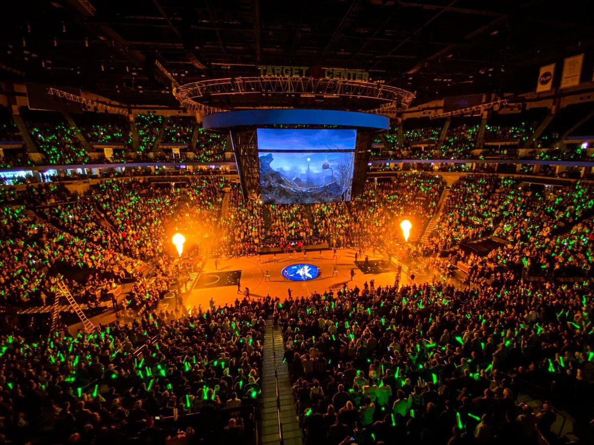 lonnngshotkid's tweet photo. Just look at this picture! Target Center is about to be bonkers this season. Looking at the single game tickets being sold and selling fast it’s incredible fandom. Never been happier to be a fan of the Timberwolves! Wolves Nation, you are the MVP’s 🙌 #wolvesback #stateofhoops https://t.co/6nOtoBdjga