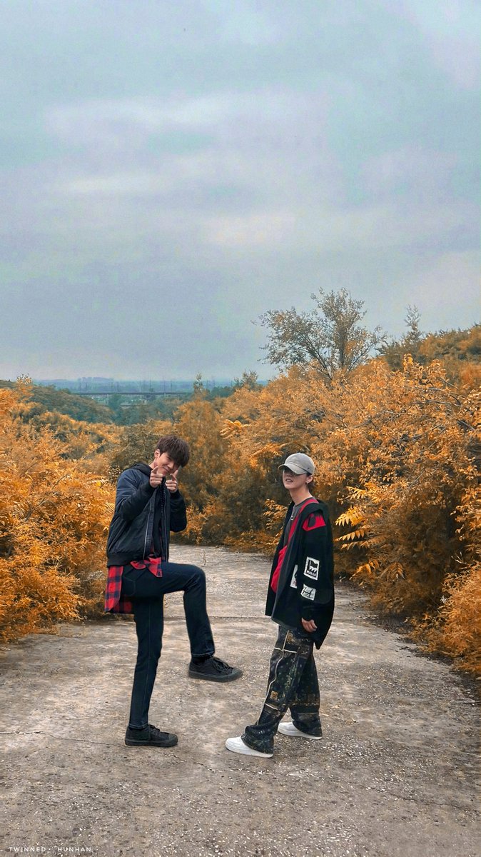 Twinned__HunHan's tweet photo. 🍁🍂

#HUNHAN https://t.co/DZBKNifNq2