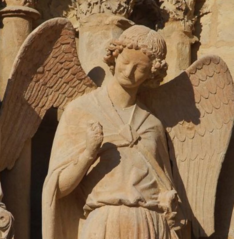 HenrionCaude's tweet photo. 2 octobre fête des Anges gardiens: que cette figure souriante et protectrice de la Cathédrale de Reims veille sur chacun de nous, en nous donnant force et courage dans l'adversité! HAUT LES COEURS! https://t.co/QlCduolZPJ