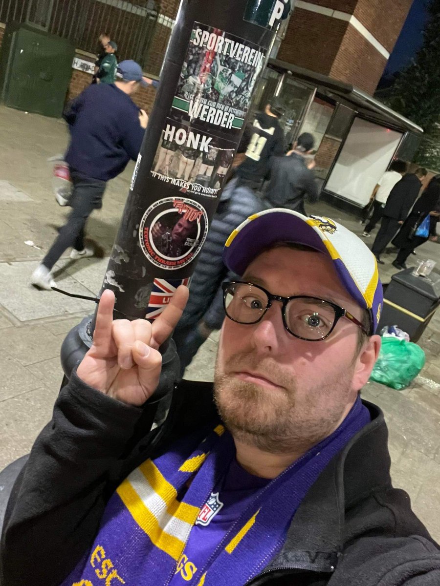 TraitorThrash's tweet photo. Wenn es im Oktober heiß in London wird, kann das nur einen Grund haben! Vielen Dank an @togre1899 einen unserer langjährigen Weggefährten! Viel Spaß in London! https://t.co/dOS8hWNgEY