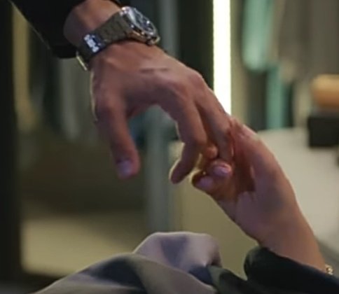 rosee_yu's tweet photo. İlk ve son dokunuş..💔
#AşkMantıkİntikam https://t.co/CsIoSYKLJH