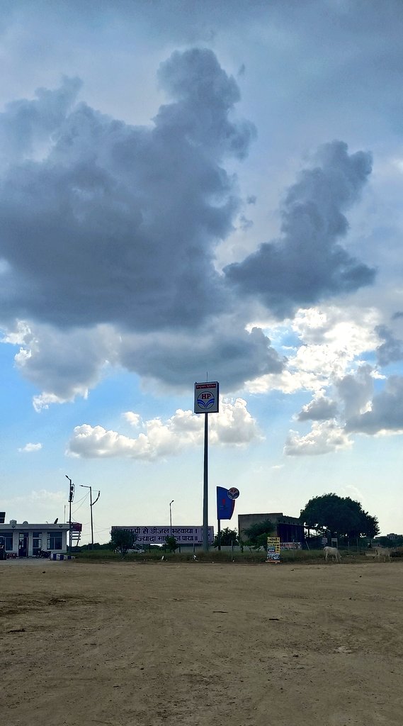 DrGariiMis's tweet photo. #highwayphotography
No wonder why highway drives are called real long drives because they come with beauties... https://t.co/ijNFiKYs7G