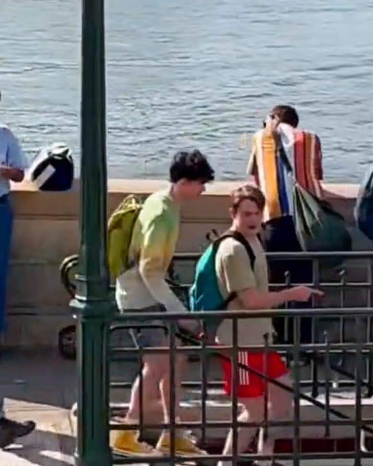 HeartstopperF_P's tweet photo. Nick y Charlie durante el viaje escolar en París. 🤍✨

#NickNelson #CharlieSpring
#KitConnor #JoeLocke
#Heartstopper #HeartstopperSeason2 https://t.co/umBPDYq9qZ