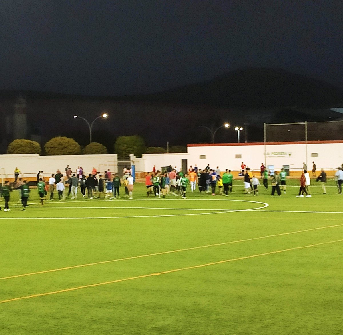 Partido de los que hacen afición...
Que grande es ser del CD, ni se lo imaginan.
Otro domingo más en el Municipal.
Go CD!!💚🖤