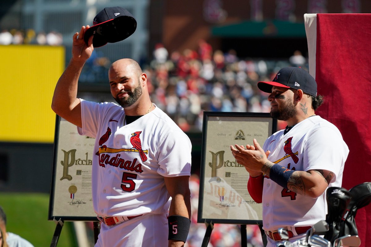 MLB's tweet photo. One last regular season home game for Albert and Yadi. 👏 https://t.co/JJNsGAcaF1