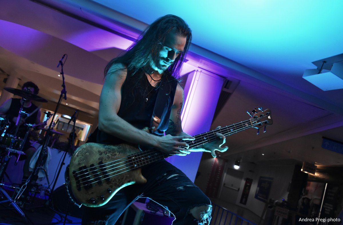 BreakMeDownIT's tweet photo. It's been a while since Tommy joined the band...he became part of the family! β₯οΈ
Can't wait to see how he will handle the new recordings π...because live, he is awesome! π€πΌ
Btw...if you want his number, send us a dm π
πΈ Andrea Pregi
#breakmedownit https://t.co/7GgvZNcqXn