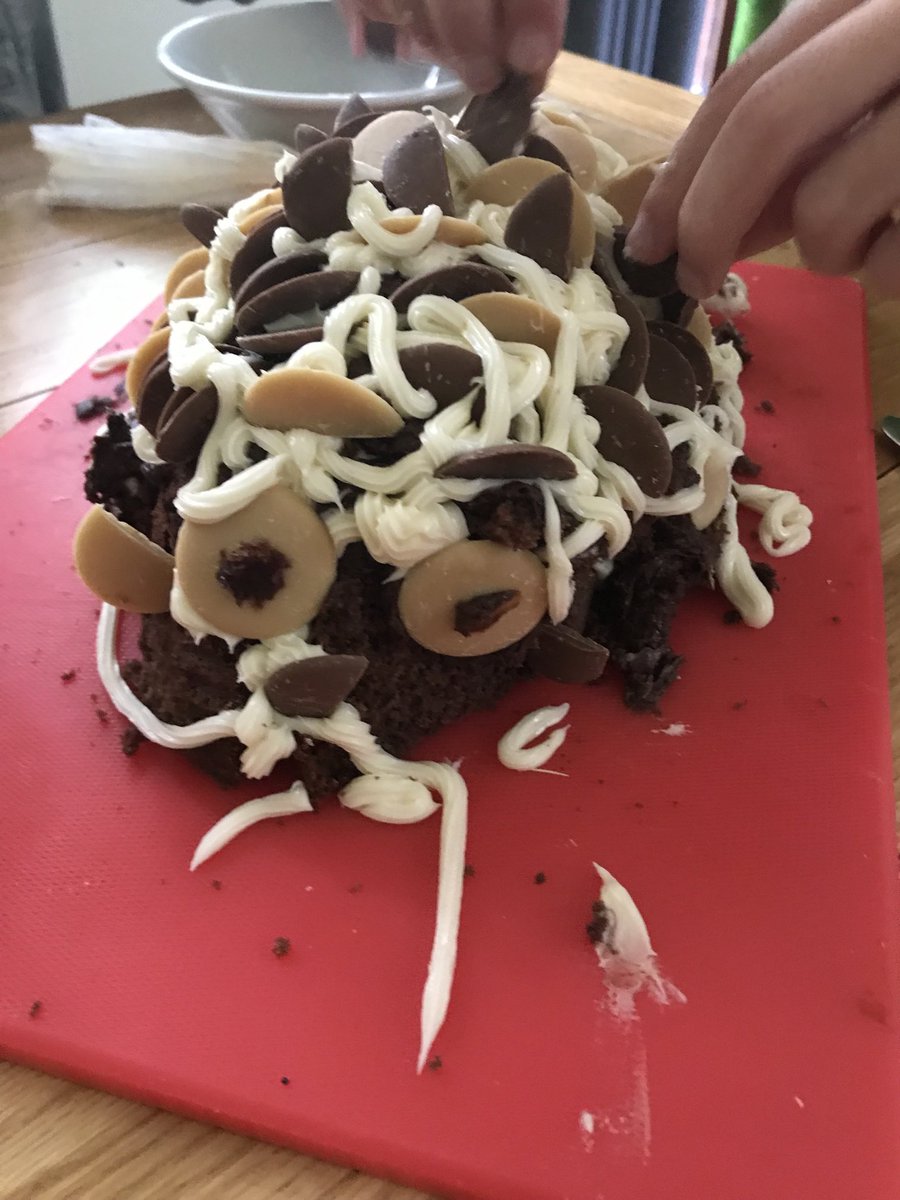 JanethullJanet's tweet photo. Grandchildren decorated my birthday cake🤪 https://t.co/LtXNvHHS8J