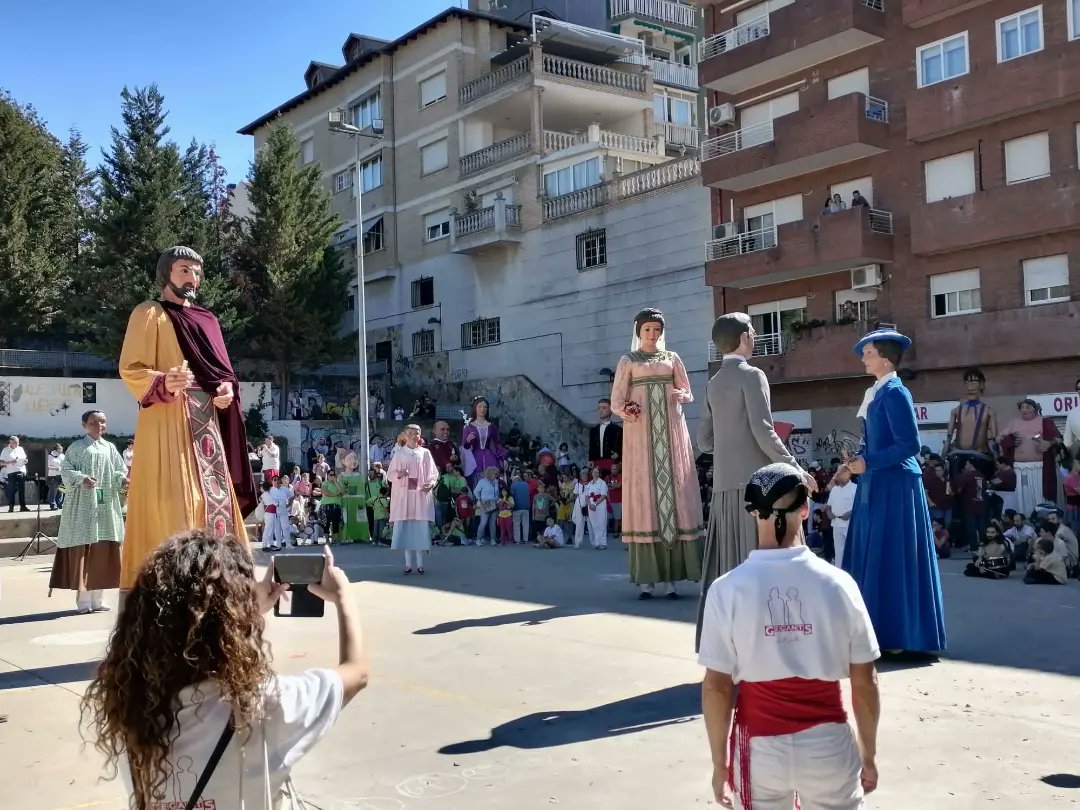 PSCRIPOLLET's tweet photo. 🙌🏻Avui hem estat a la XXXI Trobada de @RipolletGegants.
🔴Ahir vam assistir a la segona jornada de l'Escola de Tardor dels @socialistes_cat.
#ripollet
#pscripollet
#sompsc https://t.co/KNeB4DwwAS