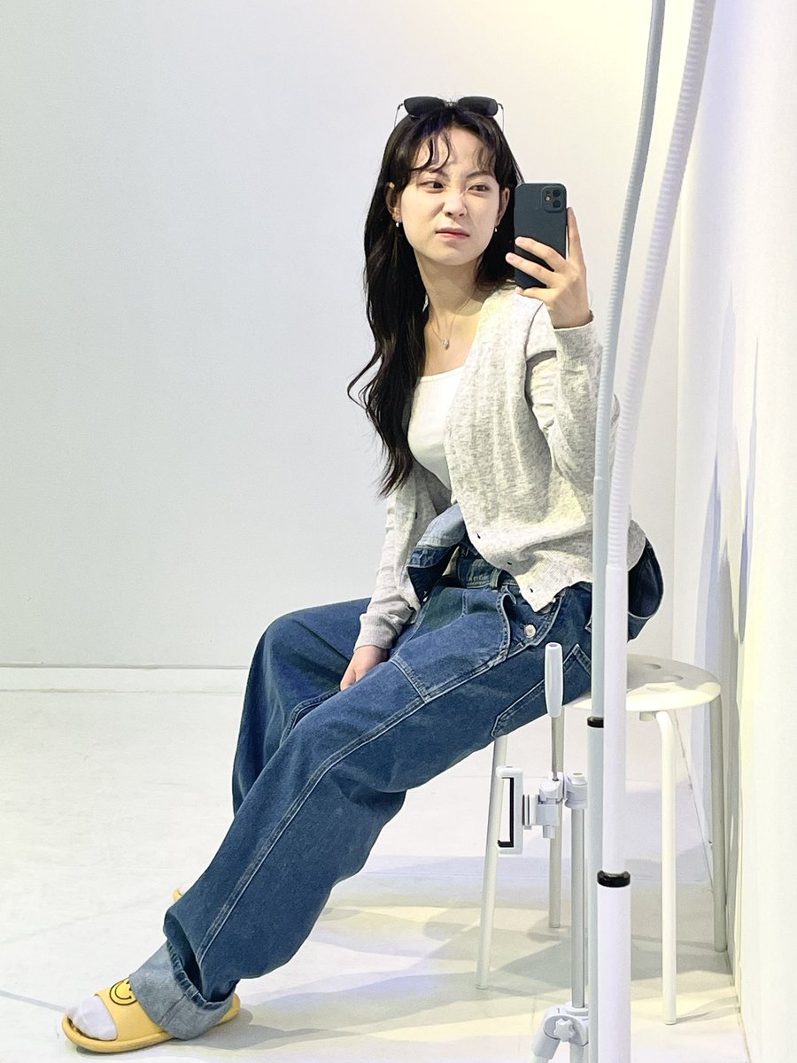 2ooo75's tweet photo. 이거슨 무슨 패션인가•••
스타벅스 잘 안가는데 딸기레모네이드때문에 가요 완전 내스탈

무맥락 죄송합니�� 잘자요 유일한🙇🏻‍♀️💗💙💗💙 https://t.co/SkAw5ZfzdL