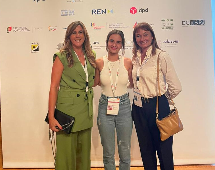 Synopsys's tweet photo. We're very proud of our #SynopsysForGood program & the work that's being done to support communities & education. Their reps recently joined @cdiportugal for the Apps For Good event. Here are some highlights, featuring an award handed out to an innovative young app developer.π https://t.co/2Y4pNE51sl