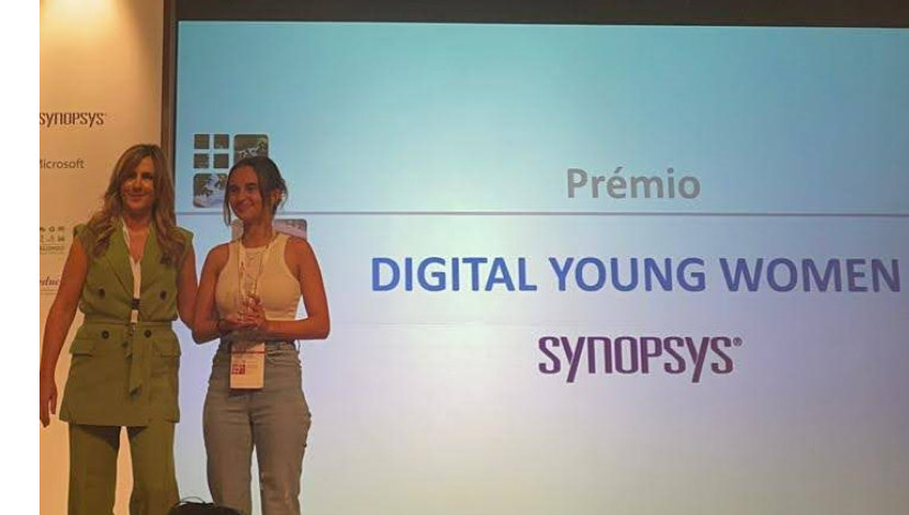 Synopsys's tweet photo. We're very proud of our #SynopsysForGood program & the work that's being done to support communities & education. Their reps recently joined @cdiportugal for the Apps For Good event. Here are some highlights, featuring an award handed out to an innovative young app developer.π https://t.co/2Y4pNE51sl