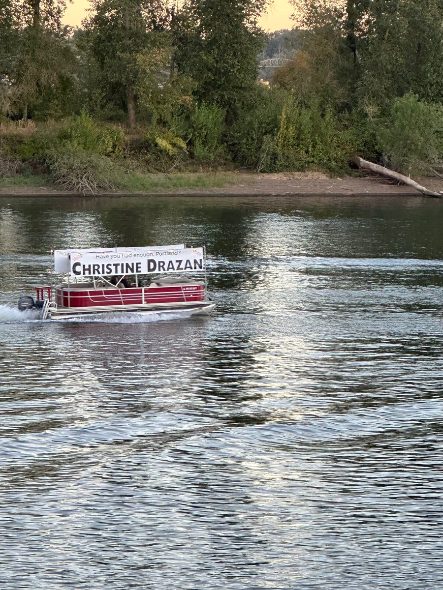 ChristineDrazan's tweet photo. Great to see our supporters spreading the word at the Arch Bridge Celebration.

@TeamDrazan is ready to flip Oregon on November 8. https://t.co/wUUUyQbYf4