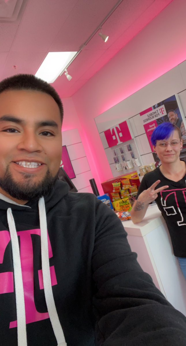Cesar Reyes (@cesarreyes17) on Twitter photo #RecognitionSunday recognizing and dropping off snacks for the #1 T-Mobile store in Pewaukee Wi. Wrapping up September in the top 20% crushing CV, BTS and TFB!! Alan and team said watch out as they will dominate Q4!! <a href="/SmartChoiceMo1/">Smart Choice Mobile</a> <a href="/AngelGomez143/">Angel Gomez</a> <a href="/domjrcoleman/">Dom Coleman</a> #RecognitionSunday recognizing and dropping off snacks for the #1 T-Mobile store in Pewaukee Wi. Wrapping up September in the top 20% crushing CV, BTS and TFB!! Alan and team said watch out as they will dominate Q4!! <a href="/SmartChoiceMo1/">Smart Choice Mobile</a> <a href="/AngelGomez143/">Angel Gomez</a> <a href="/domjrcoleman/">Dom Coleman</a>