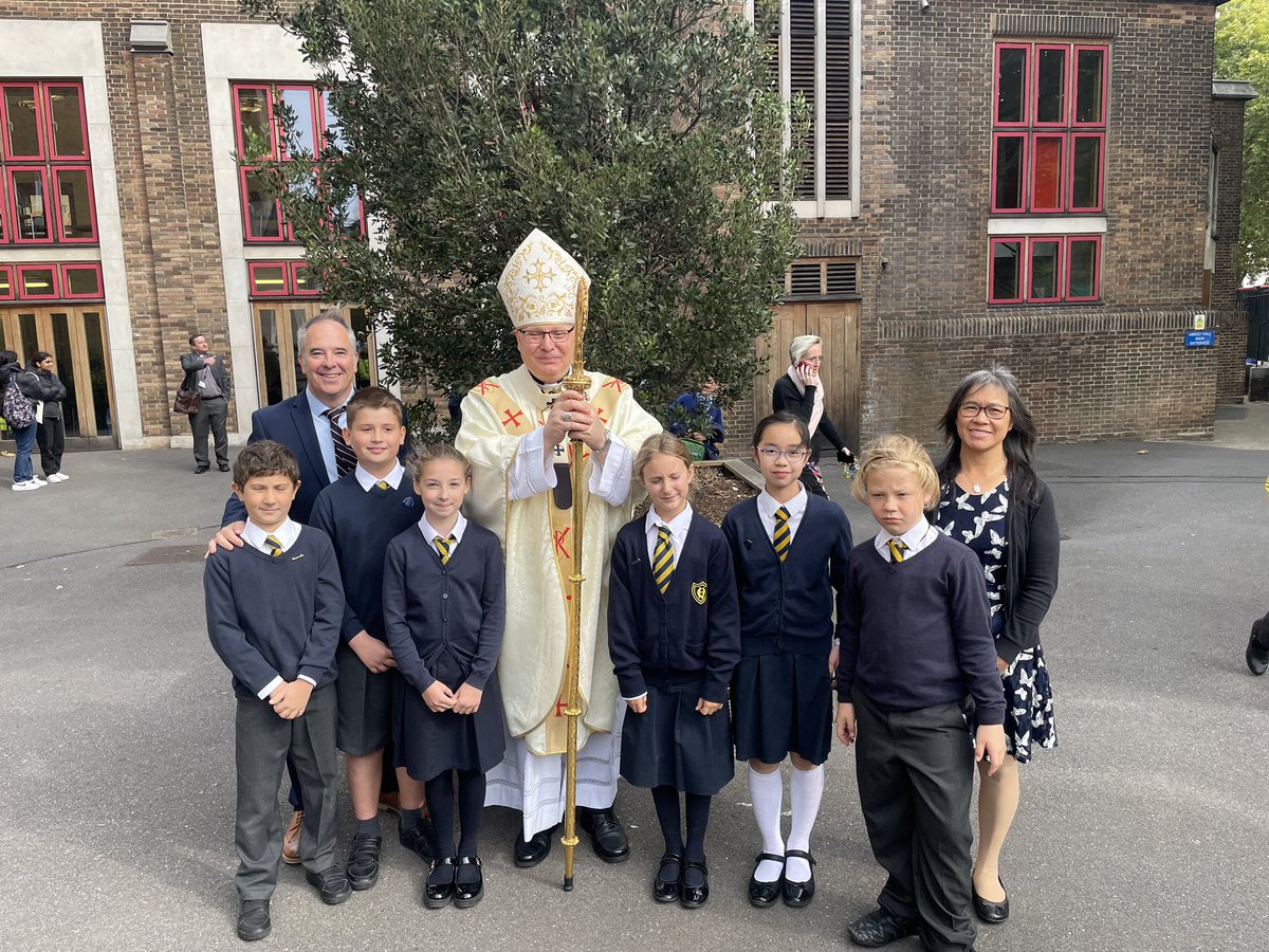 On Friday 30th September, we welcomed the new school year at St George’s Cathedral, where Archbishop John Wilson celebrated Mass for all the children, families, governors and staff of Southwark Diocese.