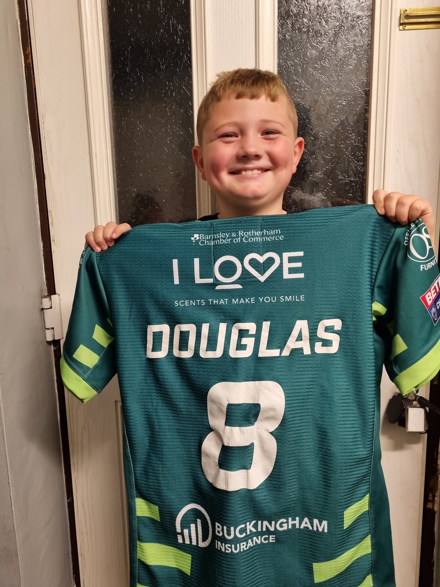 His biggest fan has got his shirt. <a href="/brandondouglas3/">Brandon Douglas</a> <a href="/HawksARLFC/">Sheffield Hawks</a> <a href="/SheffieldEagles/">Sheffield Eagles</a>