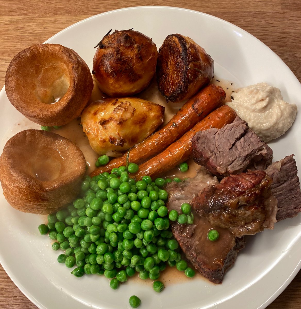 paulduds's tweet photo. @swspurs @spursfordie @Lottesometimes @cantstandmenow1 @peter_pdm @FowldsSimon
@chewy19782 @JeremyPalmer7 @FoodStuffs19
@Craig_Pankhurst
@KernowDeej @palmsjane1965
@Kev_COYS_ 

Slow cooked brisket roast with horseradish gravy https://t.co/o2d2djREn5
